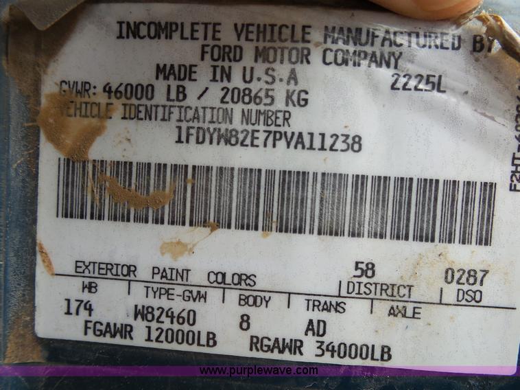 image for item K1166 1993 Ford LNT8000 semi truck