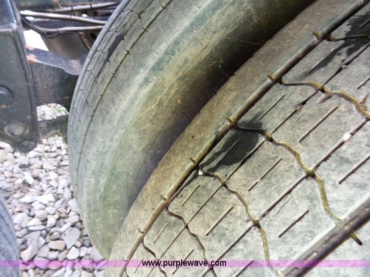 image for item K1168 2006 Clement R0T2AT2240W container trailer