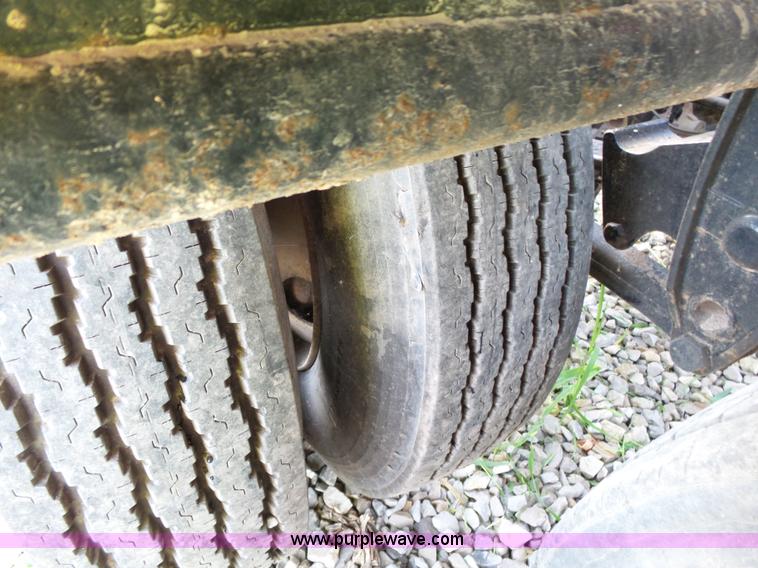 image for item K1168 2006 Clement R0T2AT2240W container trailer