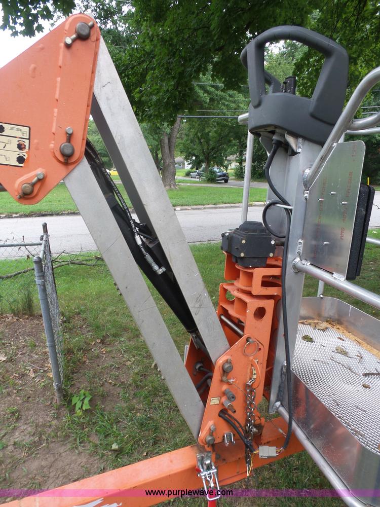 image for item K1618 2007 JLG T500J twoable boom lift