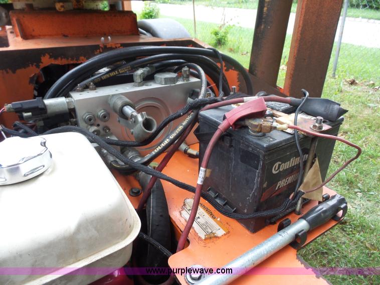 image for item K1618 2007 JLG T500J twoable boom lift