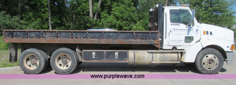 image for item K2206 1997 Ford AT9513 Aeromax 122 dump truck