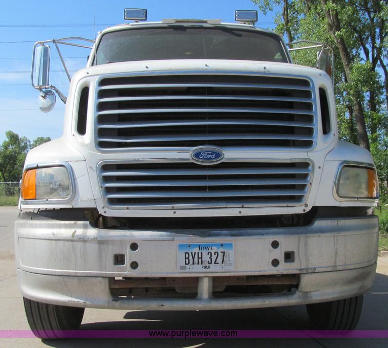 image for item K2206 1997 Ford AT9513 Aeromax 122 dump truck