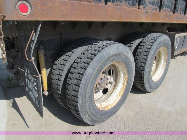 image for item K2206 1997 Ford AT9513 Aeromax 122 dump truck