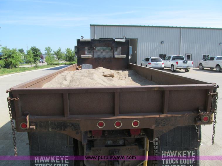 image for item K2206 1997 Ford AT9513 Aeromax 122 dump truck