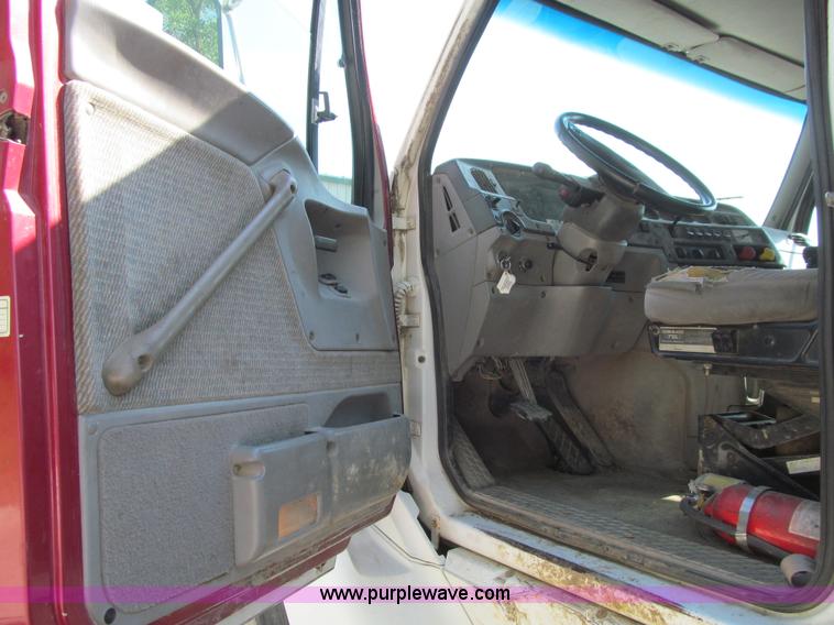 image for item K2206 1997 Ford AT9513 Aeromax 122 dump truck