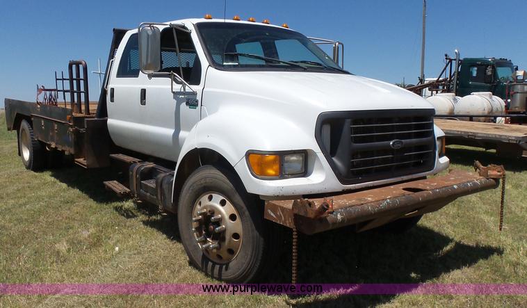 image for item K3116 2000 Ford F650 flatbed truck