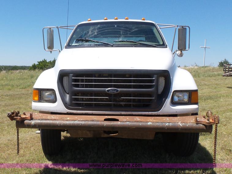 image for item K3116 2000 Ford F650 flatbed truck