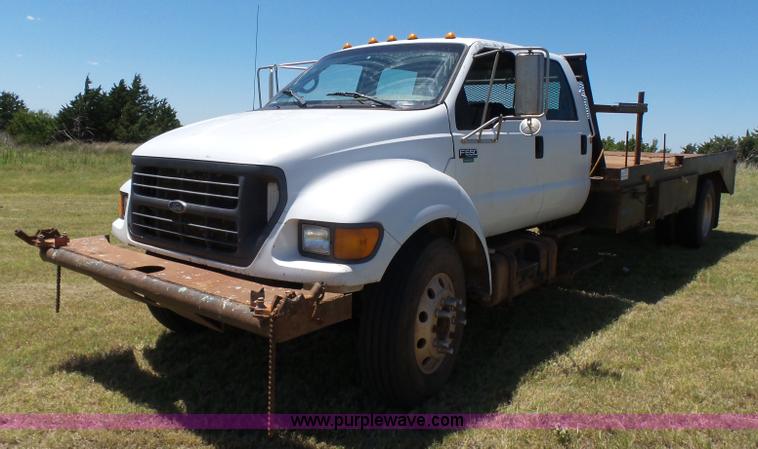 image for item K3116 2000 Ford F650 flatbed truck