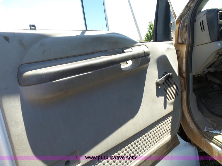 image for item K3116 2000 Ford F650 flatbed truck