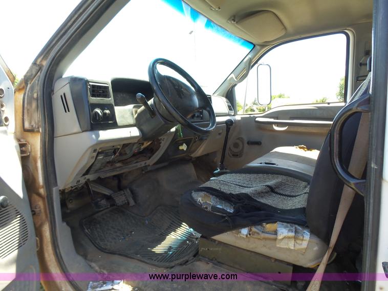 image for item K3116 2000 Ford F650 flatbed truck