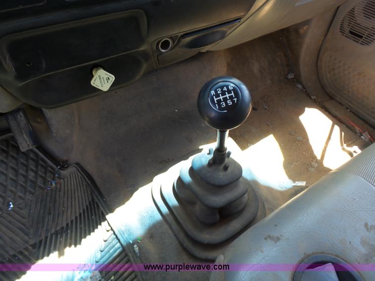 image for item K3116 2000 Ford F650 flatbed truck