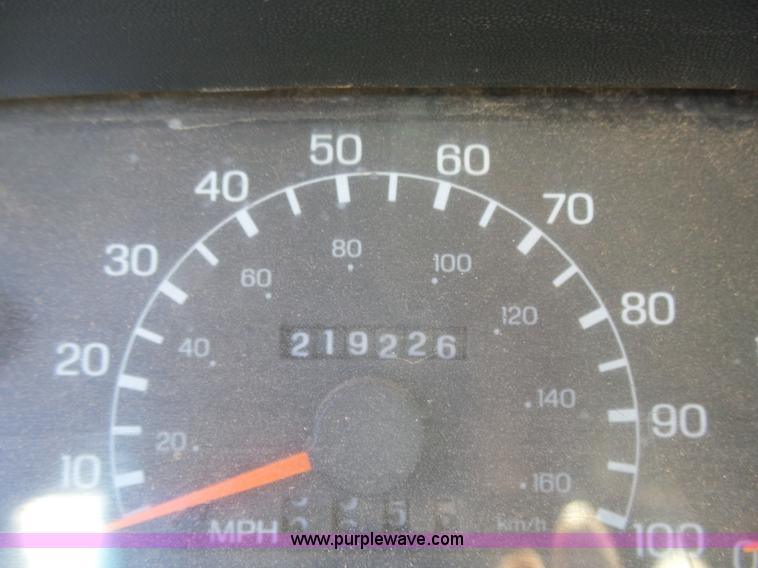 image for item K3116 2000 Ford F650 flatbed truck