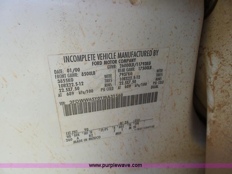 image for item K3116 2000 Ford F650 flatbed truck