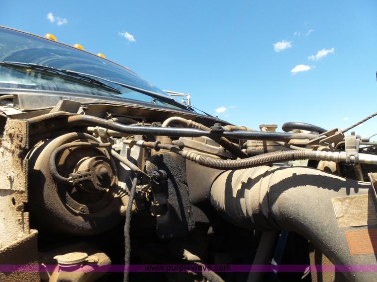 image for item K3116 2000 Ford F650 flatbed truck