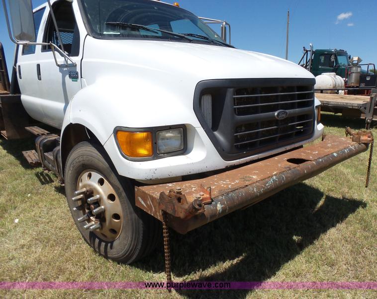 image for item K3116 2000 Ford F650 flatbed truck