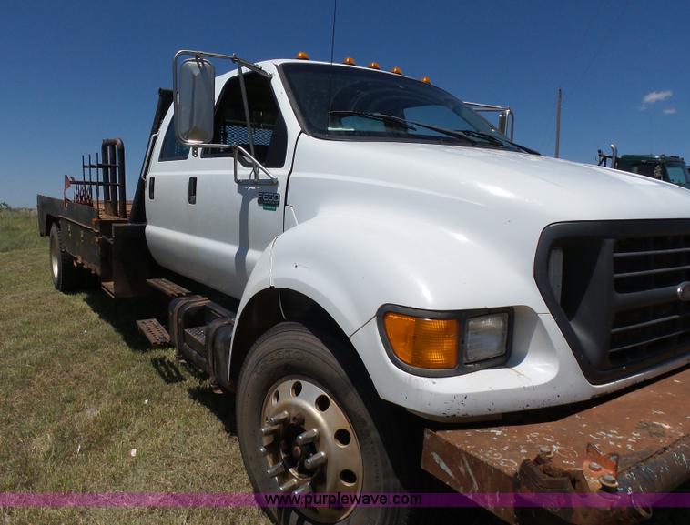 image for item K3116 2000 Ford F650 flatbed truck