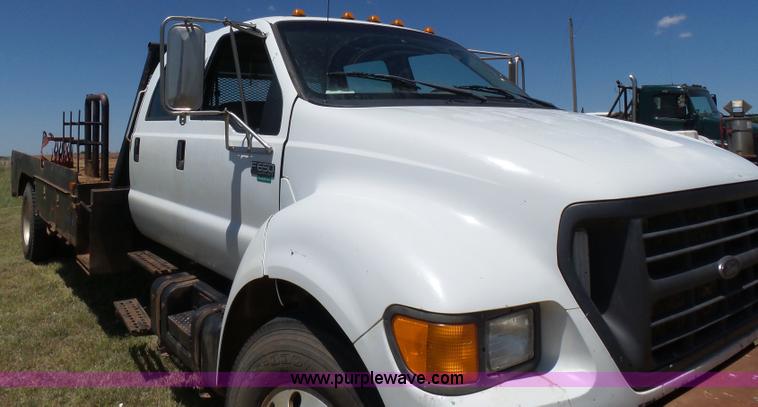 image for item K3116 2000 Ford F650 flatbed truck