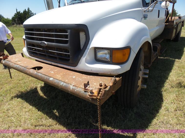 image for item K3116 2000 Ford F650 flatbed truck