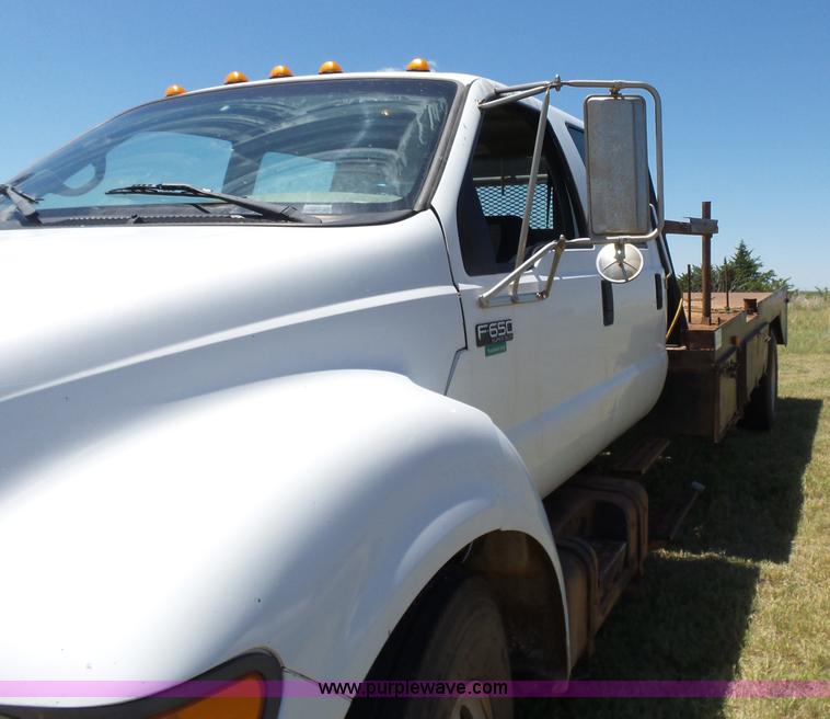 image for item K3116 2000 Ford F650 flatbed truck