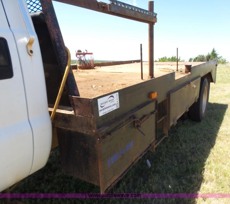 image for item K3116 2000 Ford F650 flatbed truck