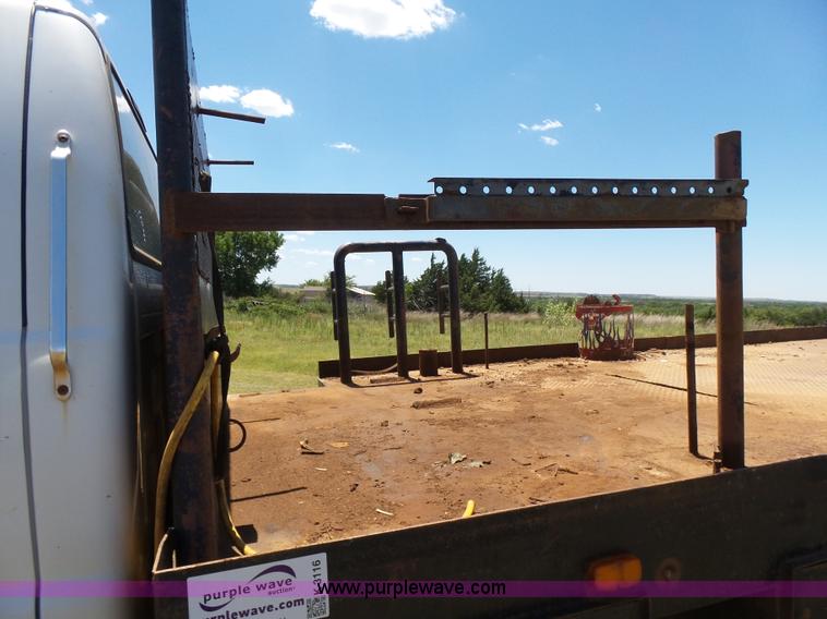 image for item K3116 2000 Ford F650 flatbed truck