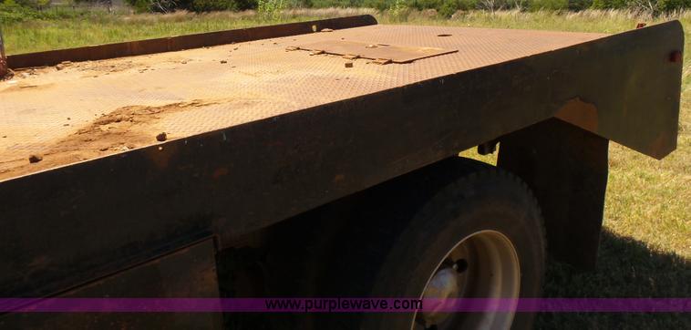 image for item K3116 2000 Ford F650 flatbed truck