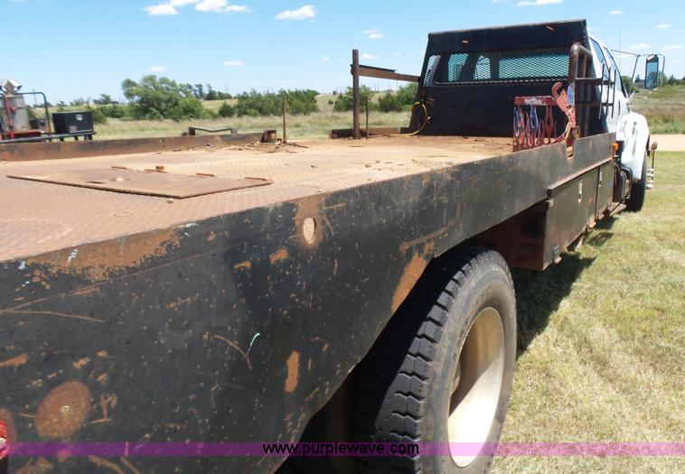 image for item K3116 2000 Ford F650 flatbed truck