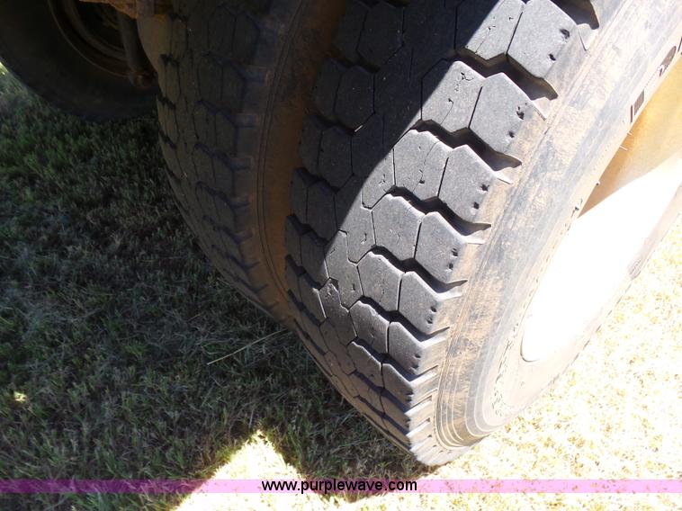 image for item K3116 2000 Ford F650 flatbed truck