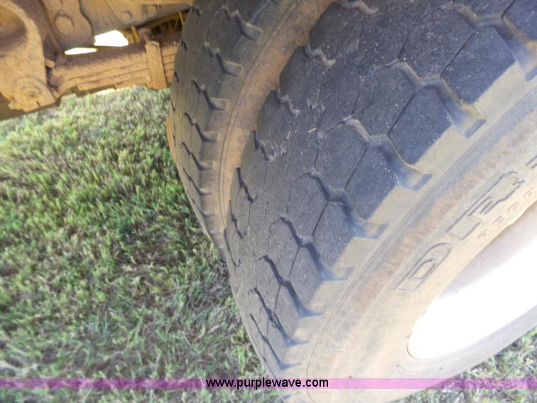 image for item K3116 2000 Ford F650 flatbed truck