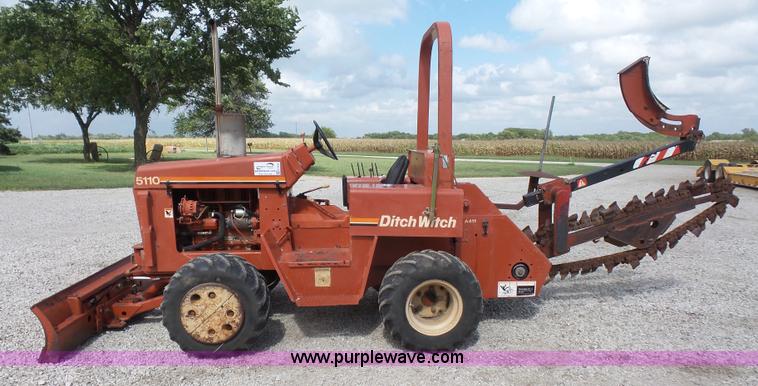 image for item K3628 1992 Ditch Witch 5110 trencher