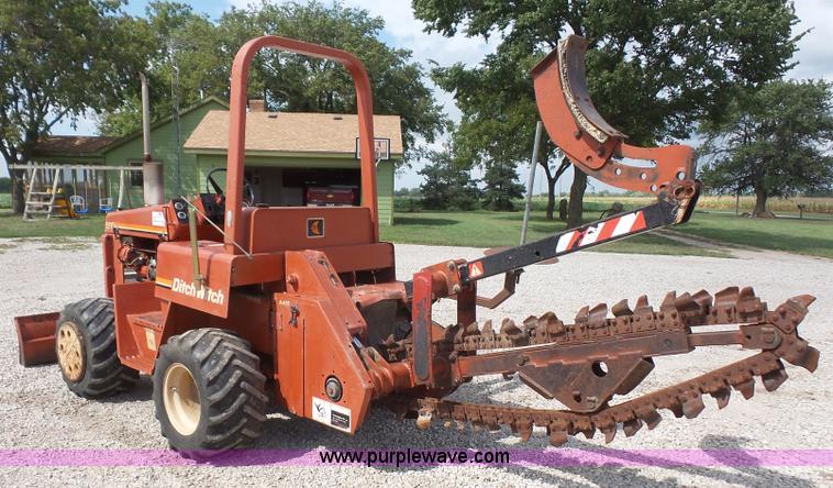 image for item K3628 1992 Ditch Witch 5110 trencher