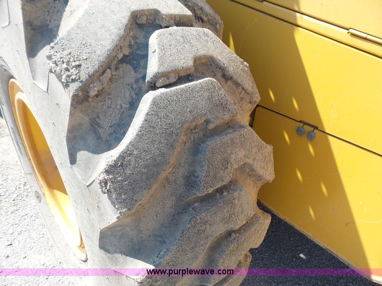 image for item K3646 2005 John Deere 544J wheel loader