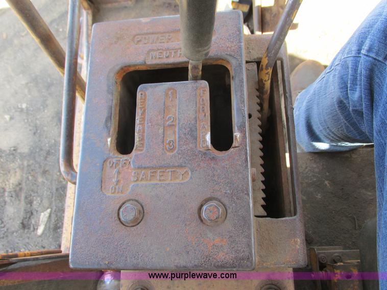 image for item K4128 Dresser TD25EIII dozer