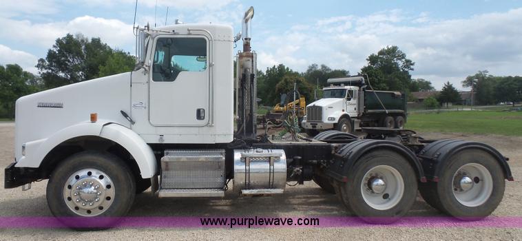 image for item K4743 2009 Kenworth T800 semi truck