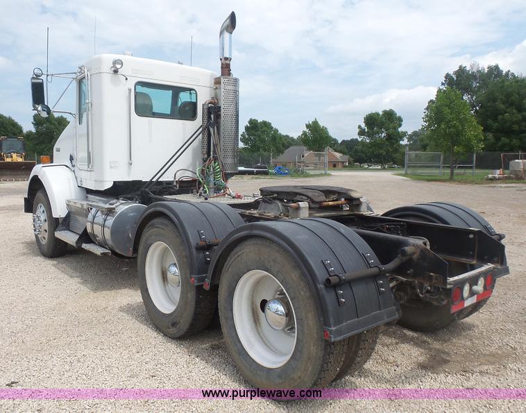 image for item K4743 2009 Kenworth T800 semi truck