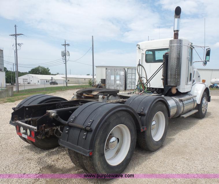 image for item K4743 2009 Kenworth T800 semi truck