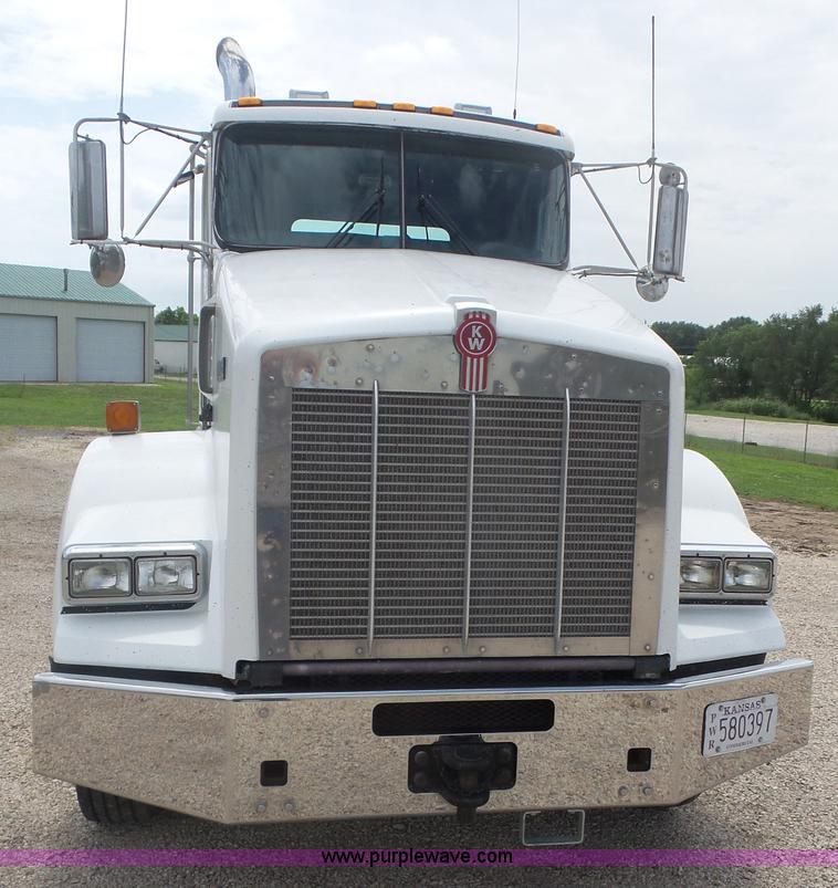 image for item K4743 2009 Kenworth T800 semi truck