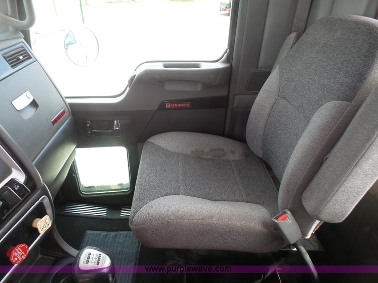 image for item K4743 2009 Kenworth T800 semi truck