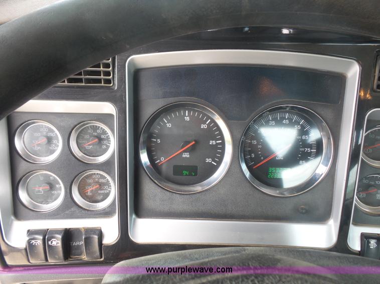 image for item K4743 2009 Kenworth T800 semi truck