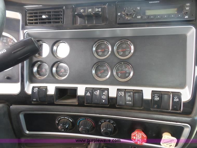 image for item K4743 2009 Kenworth T800 semi truck