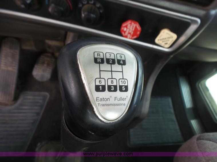 image for item K4743 2009 Kenworth T800 semi truck