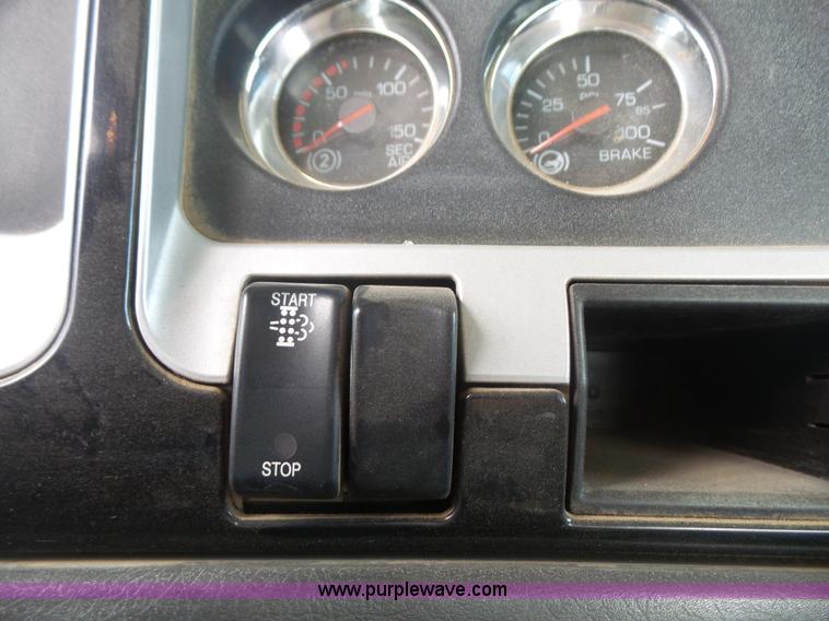 image for item K4743 2009 Kenworth T800 semi truck