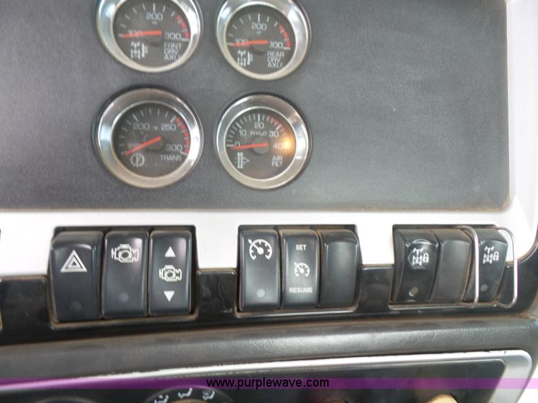 image for item K4743 2009 Kenworth T800 semi truck