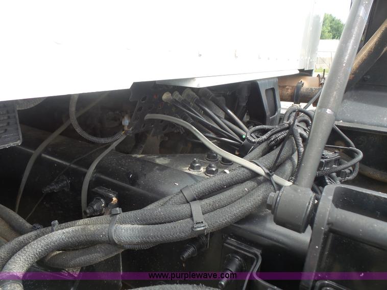 image for item K4743 2009 Kenworth T800 semi truck