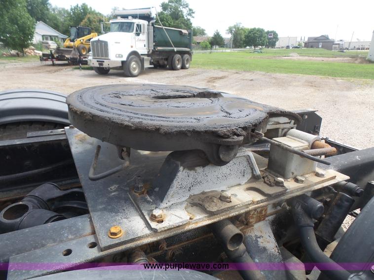 image for item K4743 2009 Kenworth T800 semi truck