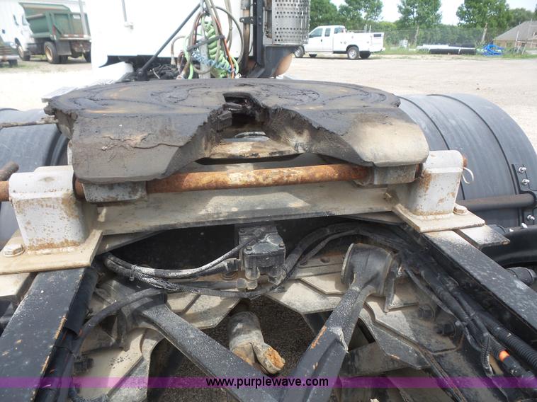 image for item K4743 2009 Kenworth T800 semi truck