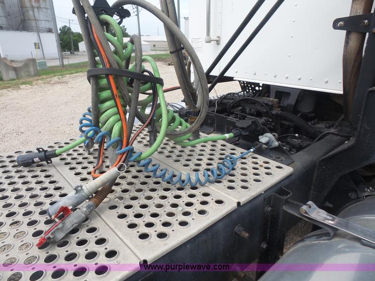 image for item K4743 2009 Kenworth T800 semi truck