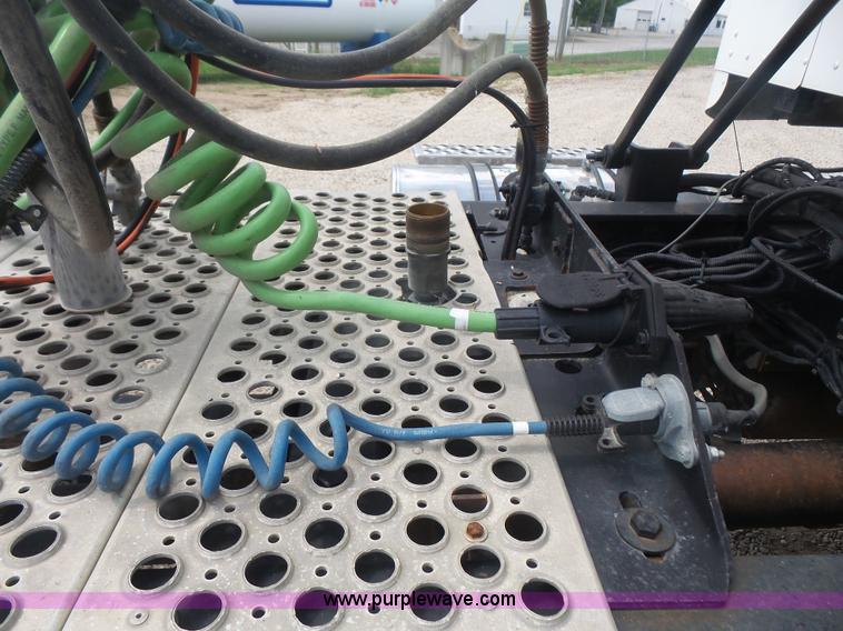 image for item K4743 2009 Kenworth T800 semi truck