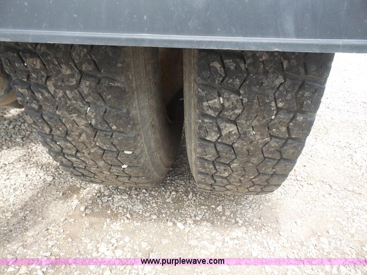 image for item K4743 2009 Kenworth T800 semi truck